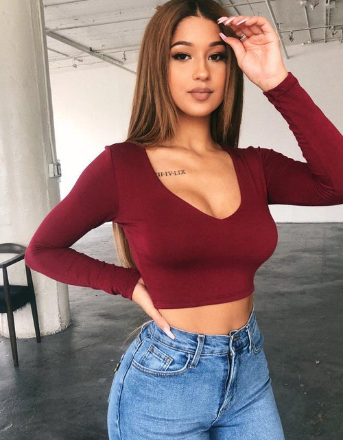 Load image into Gallery viewer, Women's Sexy Basic Scoop Neck Long Sleeve Slim Solid Color Crop Top
